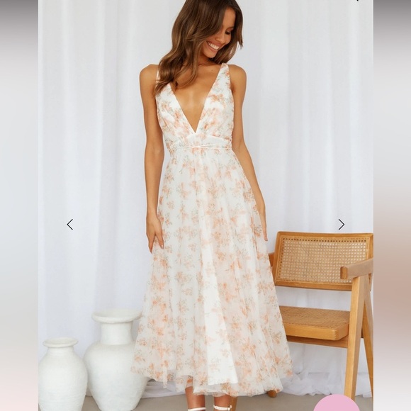 None Dresses & Skirts - Elegant Floral V-Neck Maxi Dress - Backless